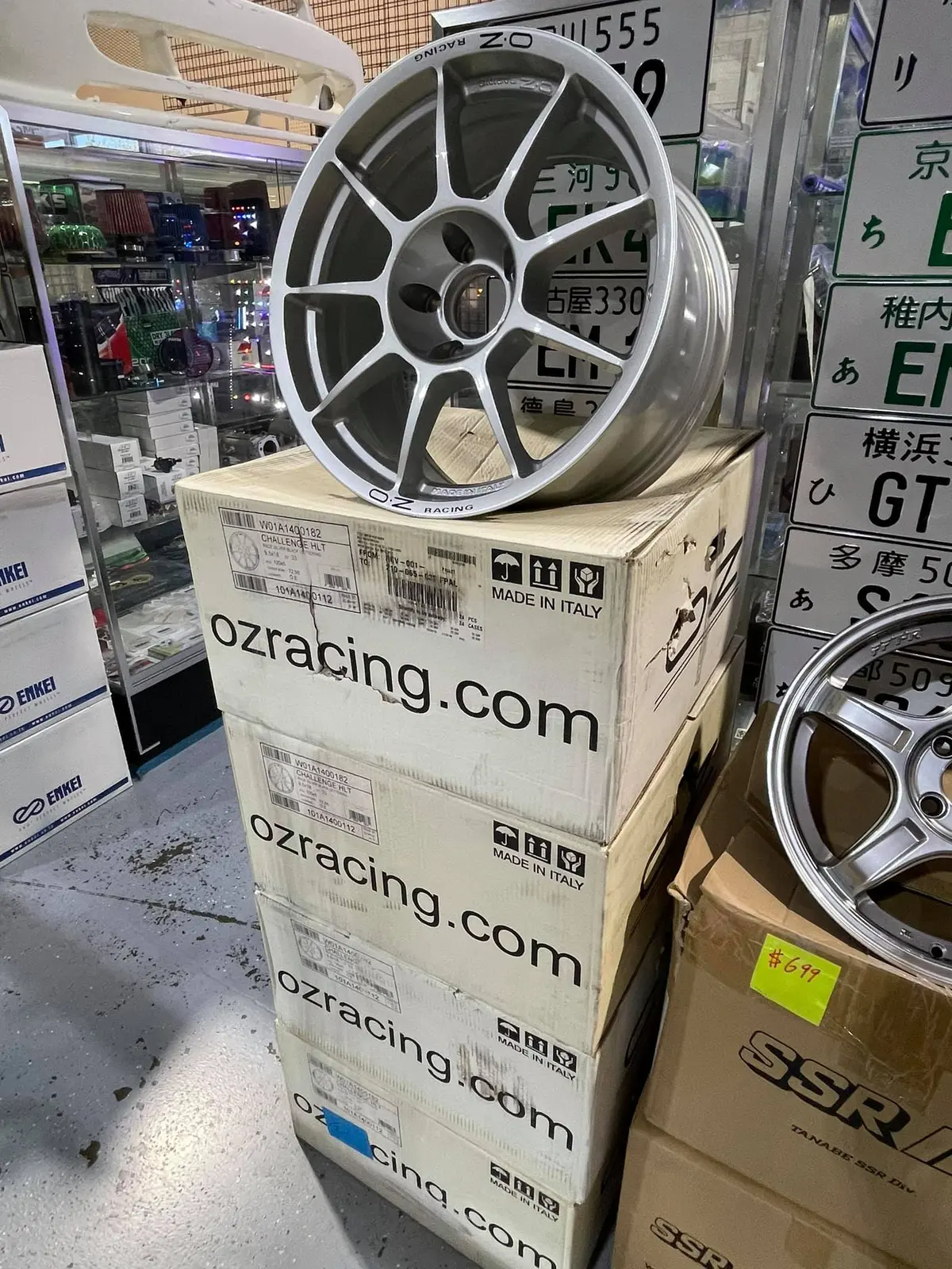 Oz Challenge Hlt 18X9.5 Et33 5X120 Race Silver For Ctr Fk8 & Bmw 1