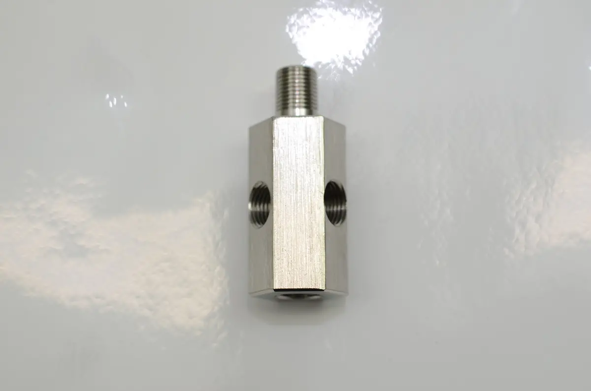 Turbo Oil Feed Block: Bsp Male - Bsp Female - 2X Npt Port 1